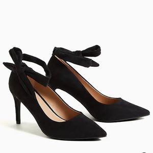 BLACK FAUX SUEDE ANKLE WRAP POINTED TOE PUMPS (WW)